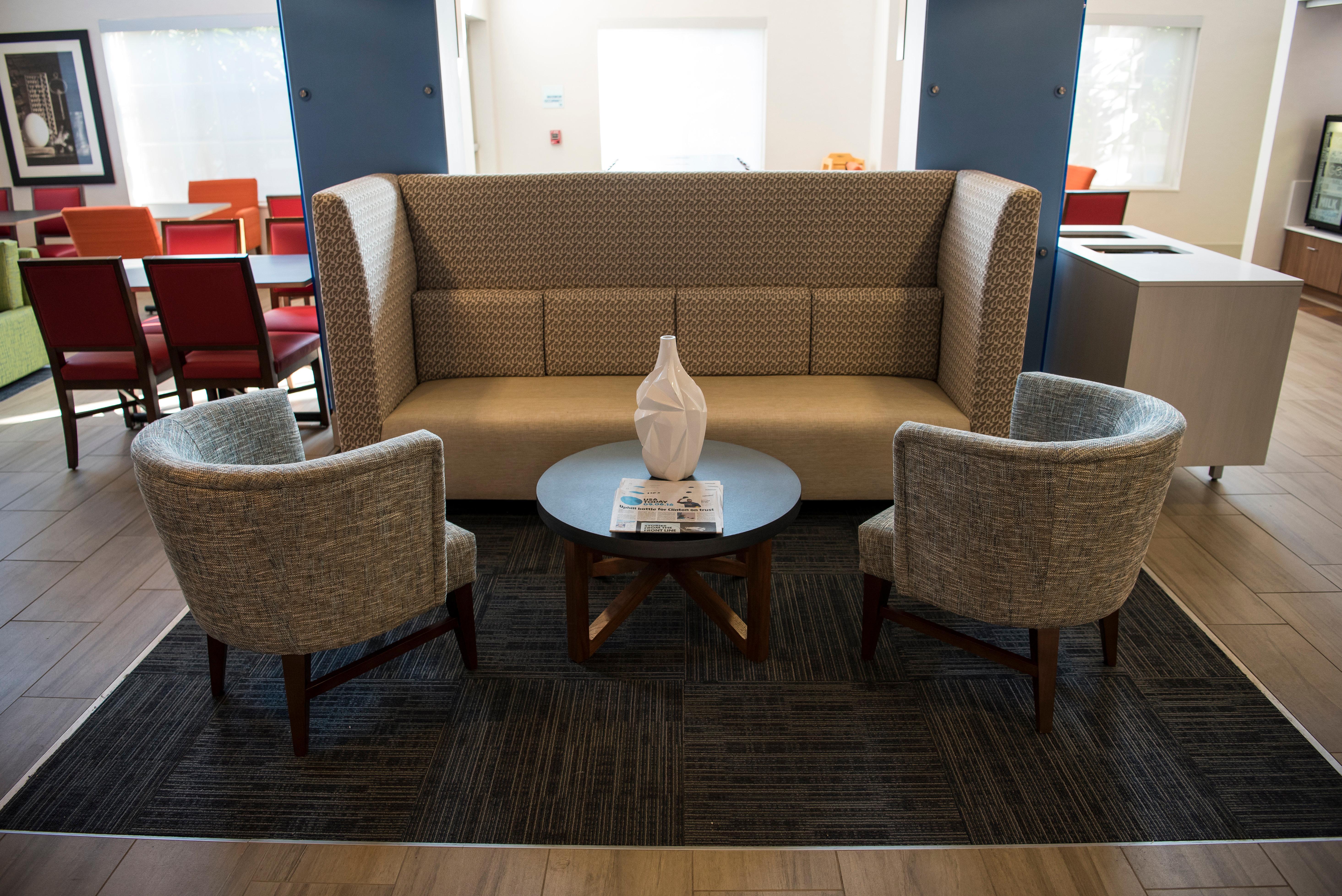 Holiday Inn Express Hotel & Suites Lexington-Downtown University By Ihg Bagian luar foto